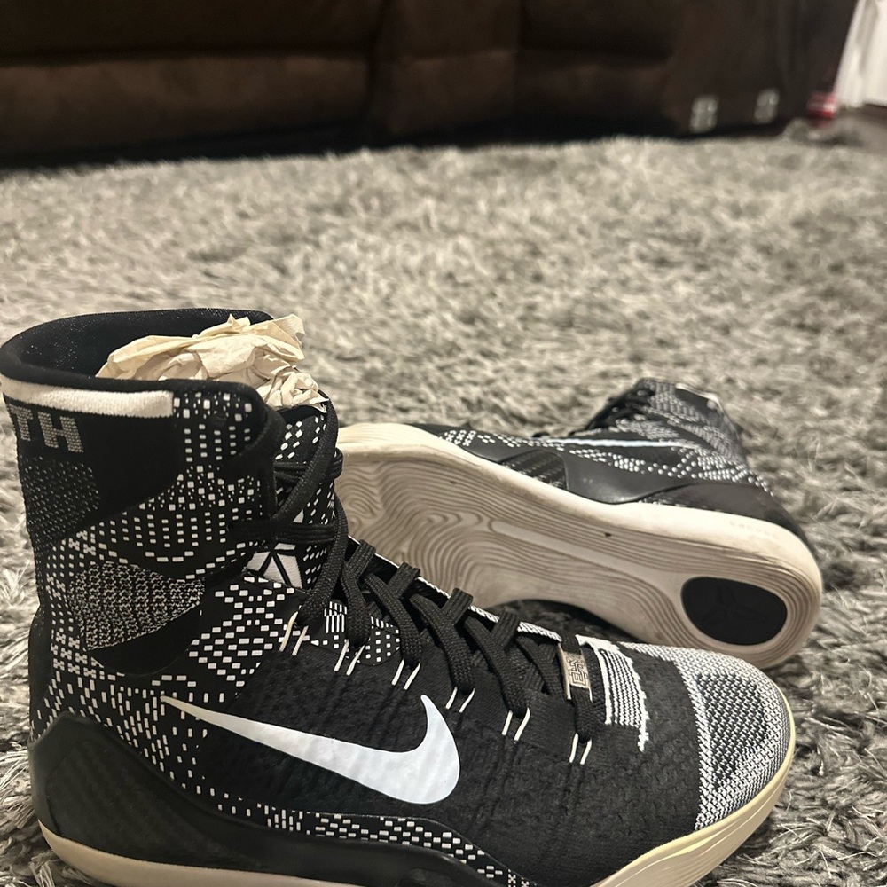 Nike Black and White High-Top Sneakers - Picture 2 of 3